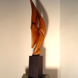 Sculptura Lemn de nuc, 55 cm
colecţia personală - Zbor