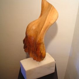 Sculptura Lemn de nuc, 37 cm
colecţia personală - Chemare